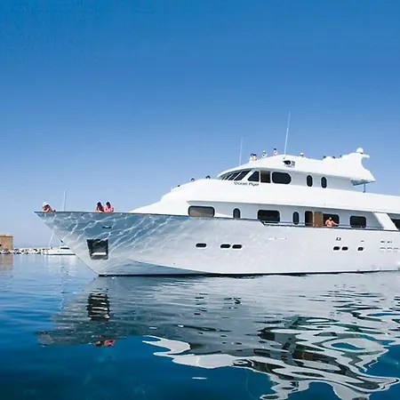 D104 Royal Seacrest Apartment *